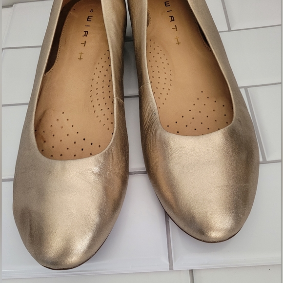 Wirth Ladies Soft Leather Ballet Style Flat Color Metallic Gold Rubber Sole Si - Picture 2 of 9